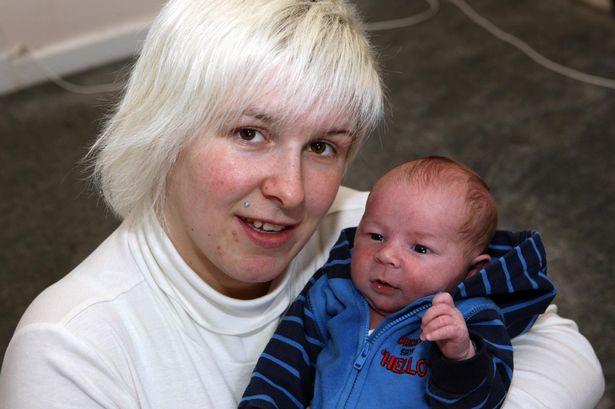 Mẹ phá thai, con vẫn ra đời khỏe mạnh diệu kì - 1