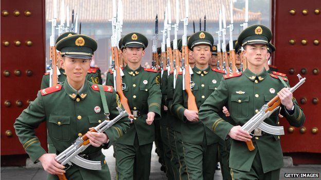 Trung Quốc đang mạo hiểm chạy đua quân sự với Mỹ - 1