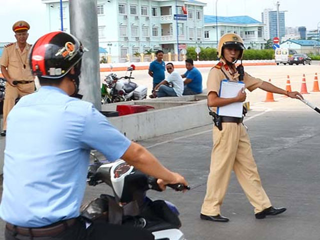 Vi phạm giao thông: Trò bị thôi học, thầy có bị thôi dạy? - 2