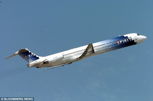 Mỹ: Mở nhạc quá to trên máy bay, 5 phụ nữ "tẩn" nhau - 2