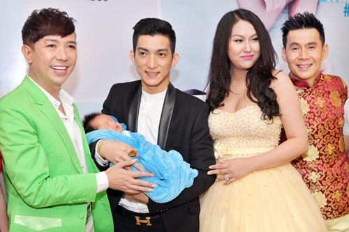 Phi Thanh Vân lần đầu khoe con trai - 3