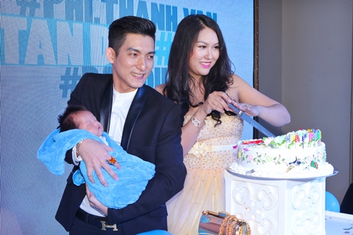 Phi Thanh Vân lần đầu khoe con trai - 13