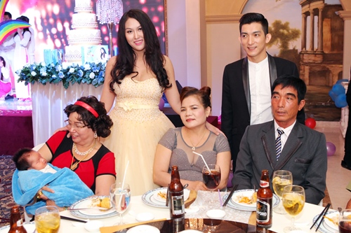 Phi Thanh Vân lần đầu khoe con trai - 12