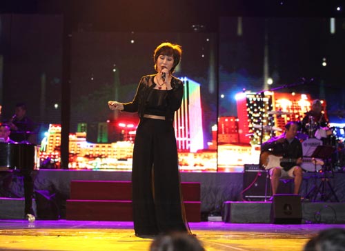 Vóc dáng quá trẻ so với tuổi 64 của danh ca Khánh Hà - 3