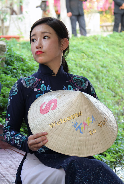 T-ara đẹp hút hồn khi diện áo dài ở Việt Nam - 1