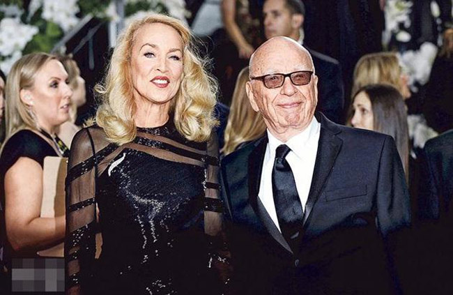 Người mẫu Jerry Hall vừa lên xe hoa với tỷ phú truyền thông Rupert Murdoch vào đầu tháng 3 vừa qua. 