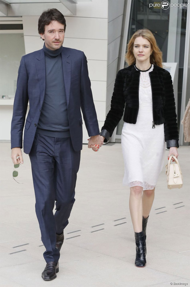 Siêu mẫu Natalia Vodianova có mối tình kéo dài 4 năm với Antoine Arnault, con trai cả của người sáng lập tập đoàn LVMH Bernard Arnault. Antonie Arnault là một trong 3 người thừa kế chính của tập đoàn trị giá 40 tỷ đô la. 