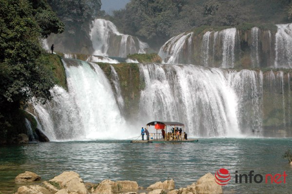 Thác Bản Giốc đẹp hùng vĩ giữa đại ngàn - 8