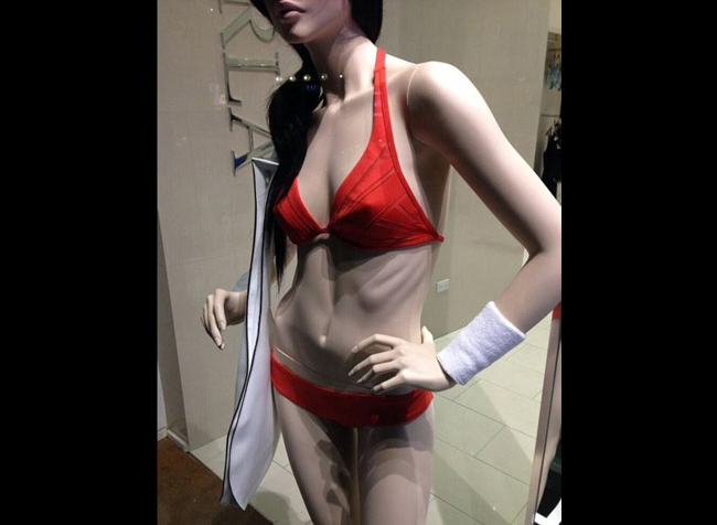 "Cho hỏi, đây có phải là bộ bikini bán cho người suy dinh dưỡng không?"