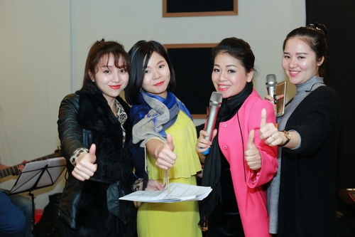 Anh Thơ trẻ trung như học trò kém gần 20 tuổi - 4