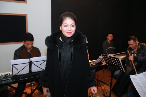 Anh Thơ trẻ trung như học trò kém gần 20 tuổi - 7