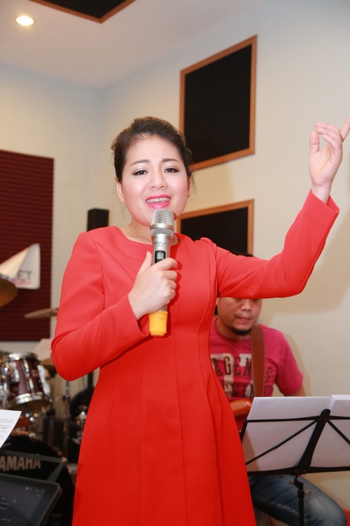 Anh Thơ trẻ trung như học trò kém gần 20 tuổi - 8