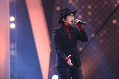 Gil Lê bảnh bao, lịch lãm khoe giọng trên sân khấu hài - 4