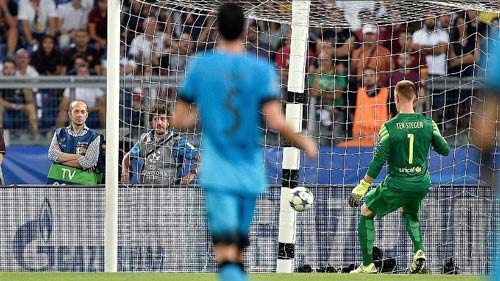 Góc châm biếm: Muốn ngăn Barca, hãy để họ đá penalty - 1