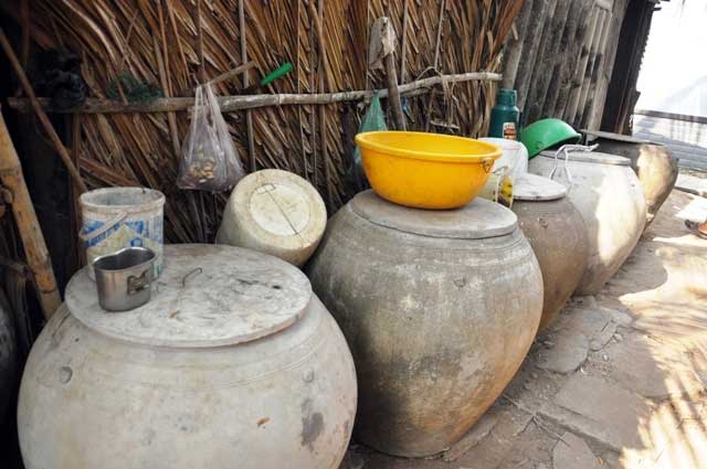 Ảnh: Ruộng nứt toác, mặn chát, lòng dạ như bị xát muối - 12