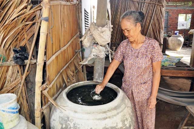Ảnh: Ruộng nứt toác, mặn chát, lòng dạ như bị xát muối - 14