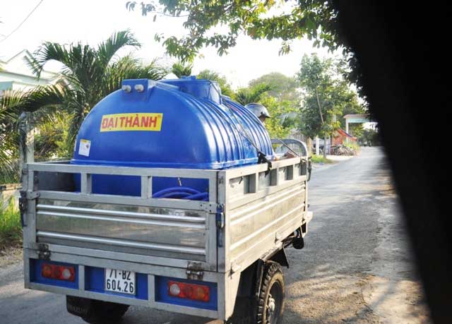 Ảnh: Ruộng nứt toác, mặn chát, lòng dạ như bị xát muối - 15
