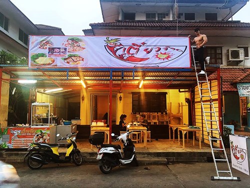 Hội trai đẹp khoe thân bán mì gây "sốt" ở Thái Lan - 1