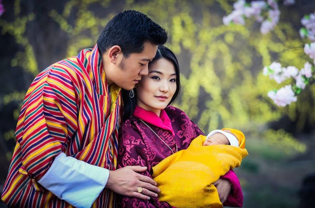 Hoàng tử mới sinh, dân Bhutan trồng 10 vạn cây ăn mừng - 1