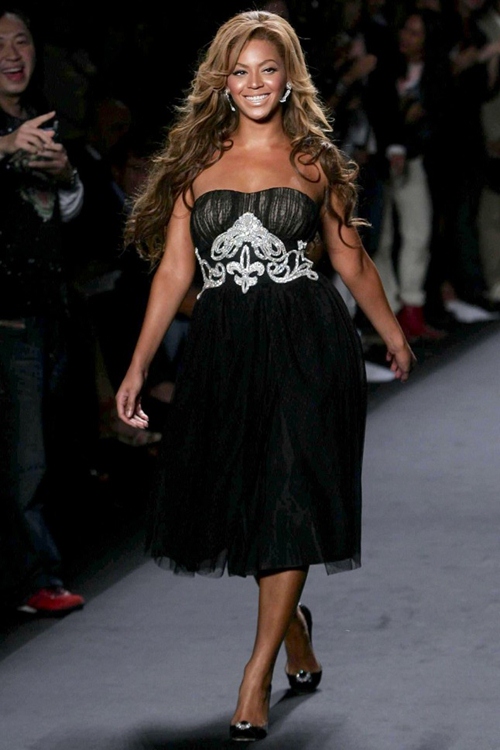 9 vị khách mời đặc biệt trên sàn runway - 5