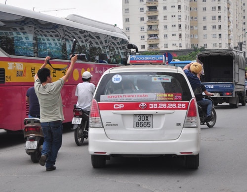 Những hình ảnh &#34;cười ra nước mắt&#34; khi T-ara ở Việt Nam - 12