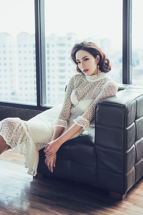 Ngọc Quý khoe vẻ gợi cảm với trang phục xuyên thấu - 4