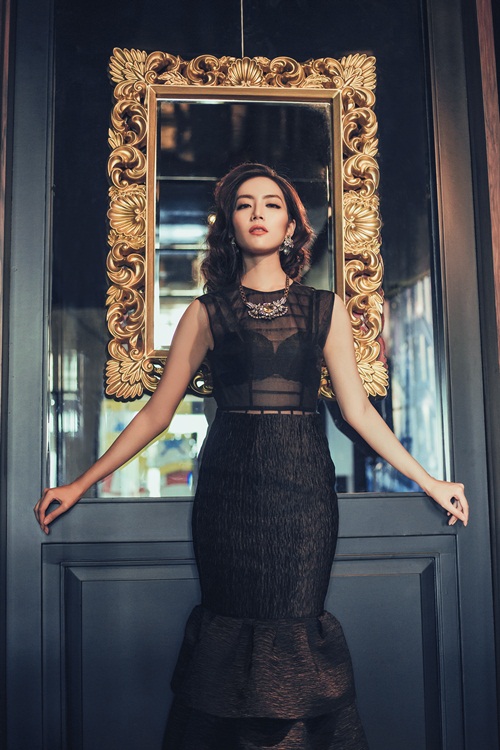 Ngọc Quý khoe vẻ gợi cảm với trang phục xuyên thấu - 11