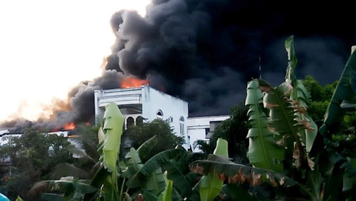 TP.HCM: Cháy dữ dội ở xưởng bông gòn - 1