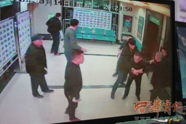 TQ: Tẩm xăng định thiêu y tá để trả thù cho mẹ - 3