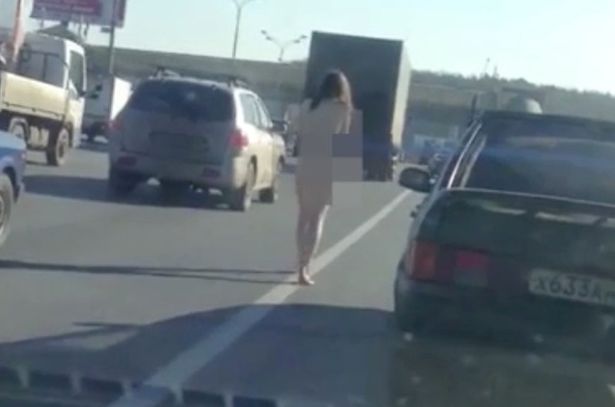 Cô gái Nga khỏa thân run rẩy ngoài phố rét âm độ - 1