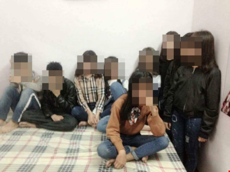 Chủ nhà nghỉ phân trần vụ cho 9 HS thuê phòng qua đêm - 1