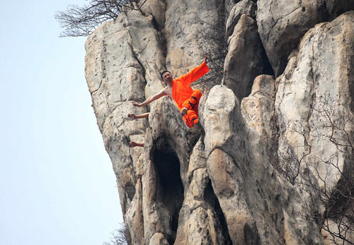 "Dựng tóc gáy" với màn luyện võ của Thiếu Lâm - 2