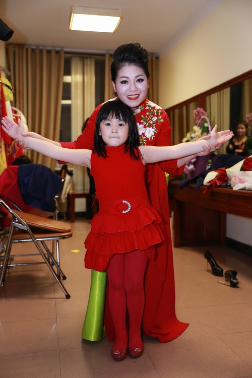 Vợ chồng Trọng Tấn tình cảm đến chúc mừng Anh Thơ - 14