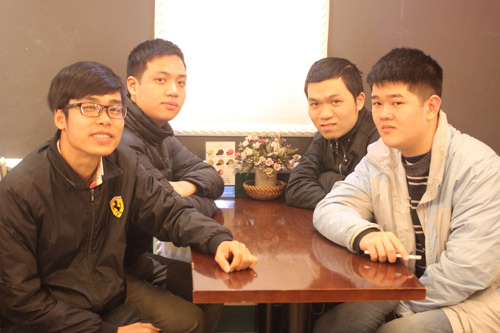 4 sinh viên giúp mẹ bỉm sữa “canh” vắc xin dễ hơn - 2