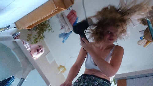 Ngộ nghĩnh bộ ảnh mẹ "tự sướng" cùng con gái nhỏ - 5