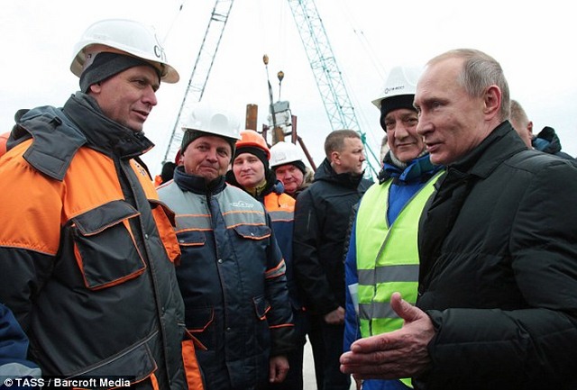 Cầu không xây xong, Putin dọa &#34;treo&#34; người liên quan - 1