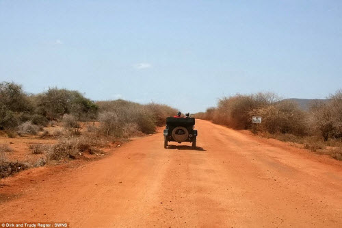 Vợ chồng già du lịch khắp nơi trên chiếc xe 100 tuổi - 13