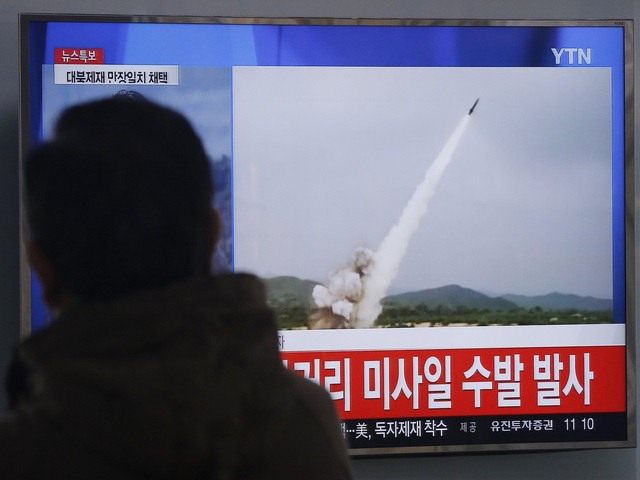 Triều Tiên tiếp tục “nã” tên lửa vào biển Nhật Bản - 1