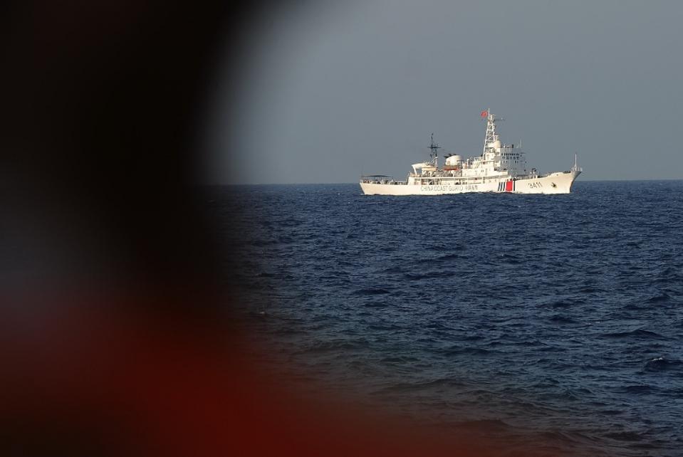 Indonesia bắt giữ tàu đánh bắt trái phép, TQ giải cứu - 1