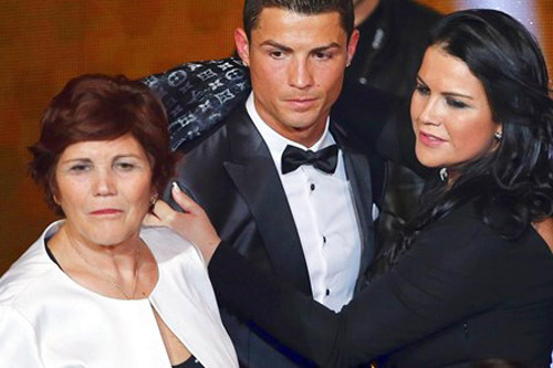 Sợ mẹ bị bắt cóc, Ronaldo tính thuê đặc nhiệm bảo vệ - 1