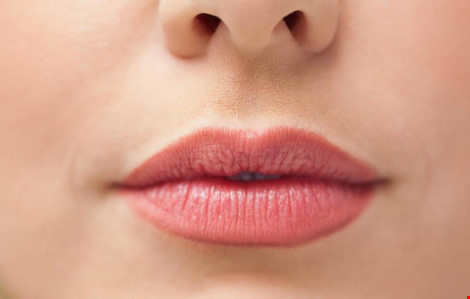 Năm dấu hiệu trên môi bạn không bao giờ nên bỏ qua - 1