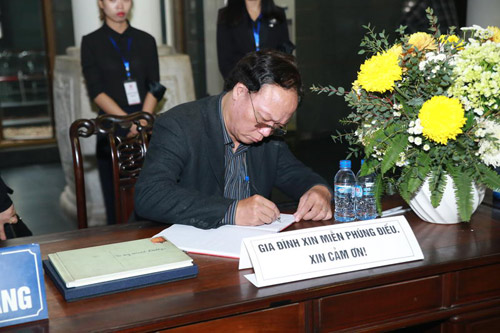 Lễ tang nhạc sĩ Thanh Tùng: "Tiễn bố về với mẹ, chào bố" - 27