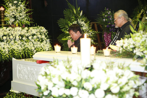 Lễ tang nhạc sĩ Thanh Tùng: "Tiễn bố về với mẹ, chào bố" - 36