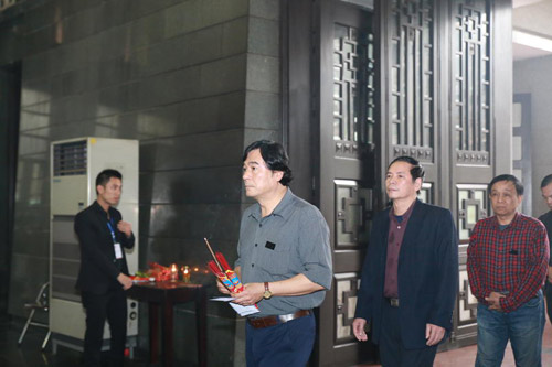 Lễ tang nhạc sĩ Thanh Tùng: "Tiễn bố về với mẹ, chào bố" - 23