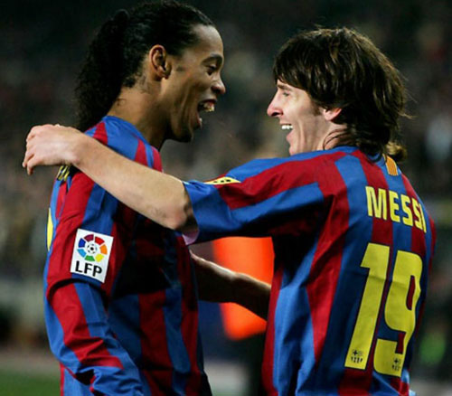 "Phù thủy" Ronaldinho - Messi: Ai mới là “Vua” ở Barca? - 1