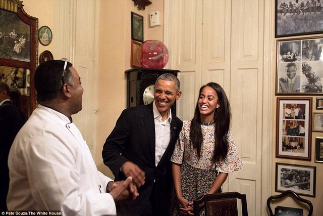Tiểu thư nhà Obama trổ tài phiên dịch cho bố ở Cuba - 1