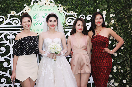 Trà My ngượng ngập hôn chồng đại gia trong đám cưới - 7