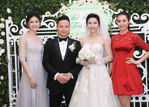 Trà My ngượng ngập hôn chồng đại gia trong đám cưới - 8