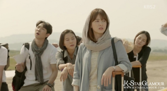 "Hốt bạc" nhờ kinh doanh sản phẩm ăn theo phim "Hậu duệ mặt trời" - 2