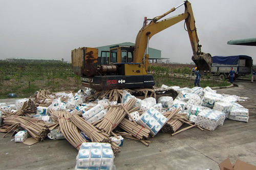 HN: Tiêu hủy hơn 12 tấn hàng nhập lậu, kém chất lượng - 2